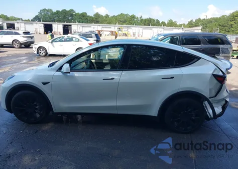 2024 Tesla Model Y Long Range Dual Motor All-Wheel Drive из США, поврежденный, VIN 7SAYGDEE8RA239384